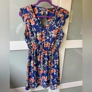 Floral mini dress with cute back cut-out - Size M